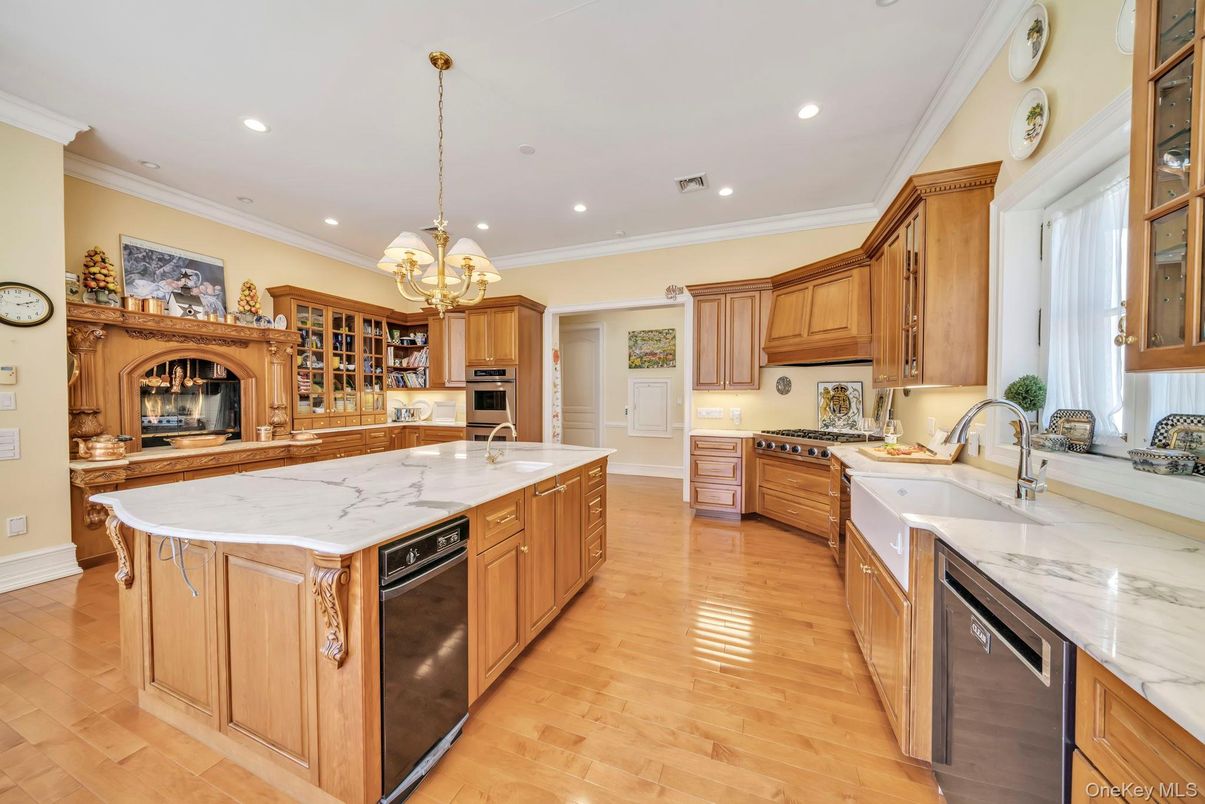 Chandelier, Fireplace, Interior, Kitchen, Pendant Lights, Recessed Lighting, Stainless Steel Appliances, Wood Texture Flooring