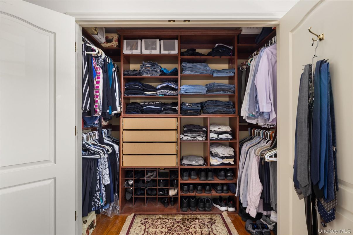 Interior, Walk-in Closets, Wood Texture Flooring