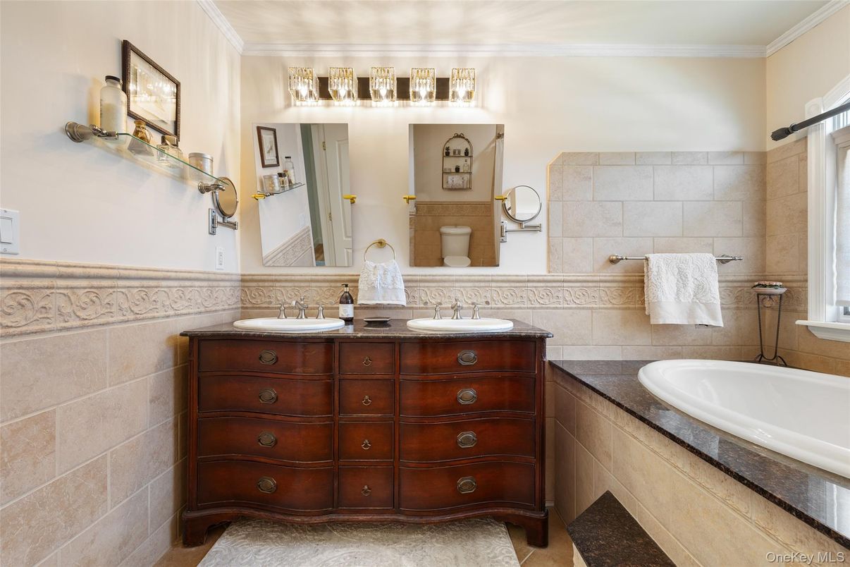 Bathroom, Dual Sink Vanities, Interior