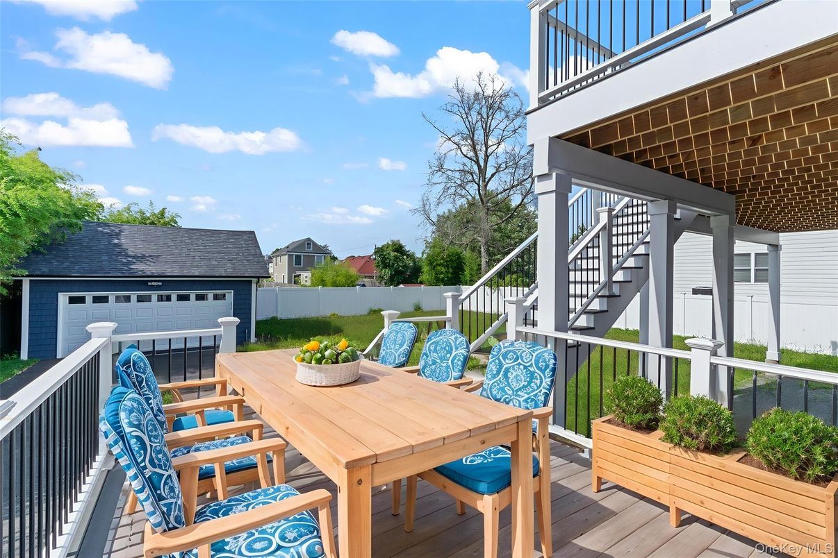 Detached Garage, Exterior