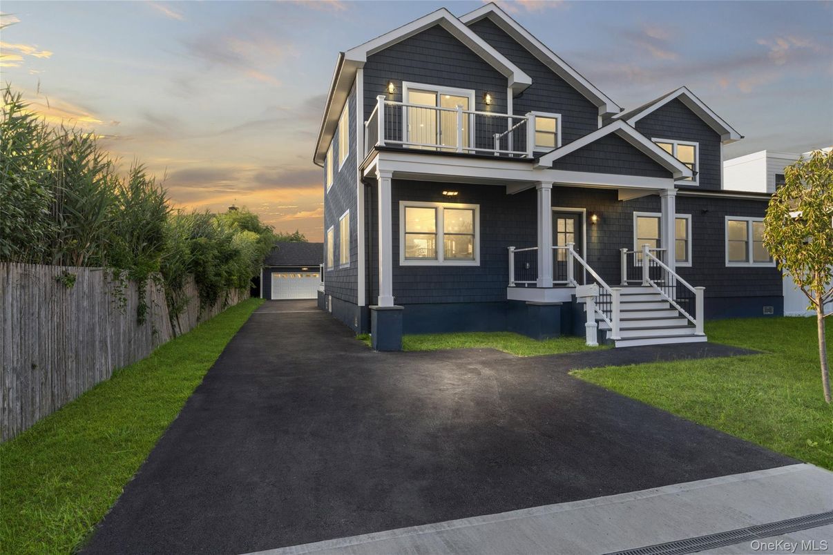 Exterior, Facade, American Craftsman