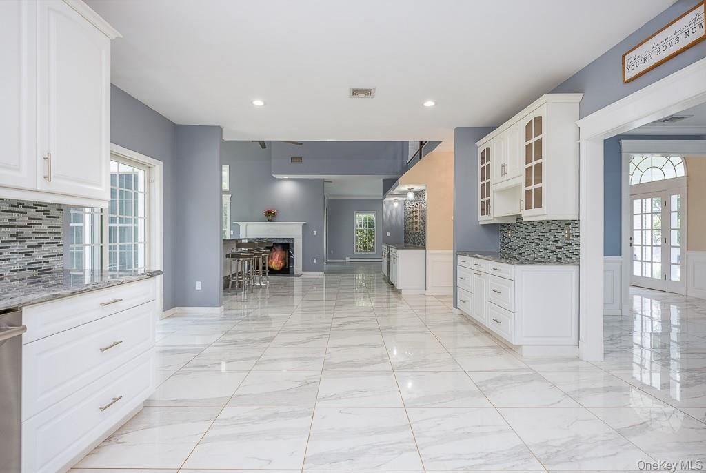 Fireplace, Interior, Kitchen, Marble, Recessed Lighting