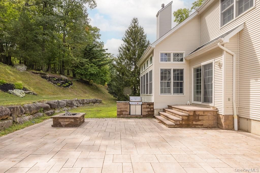 Backyard, Exterior, Outdoor Kitchen