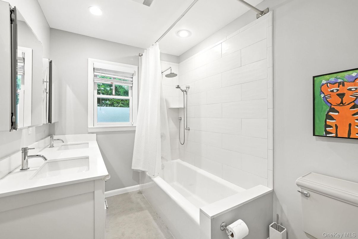 Bathroom, Interior, Recessed Lighting