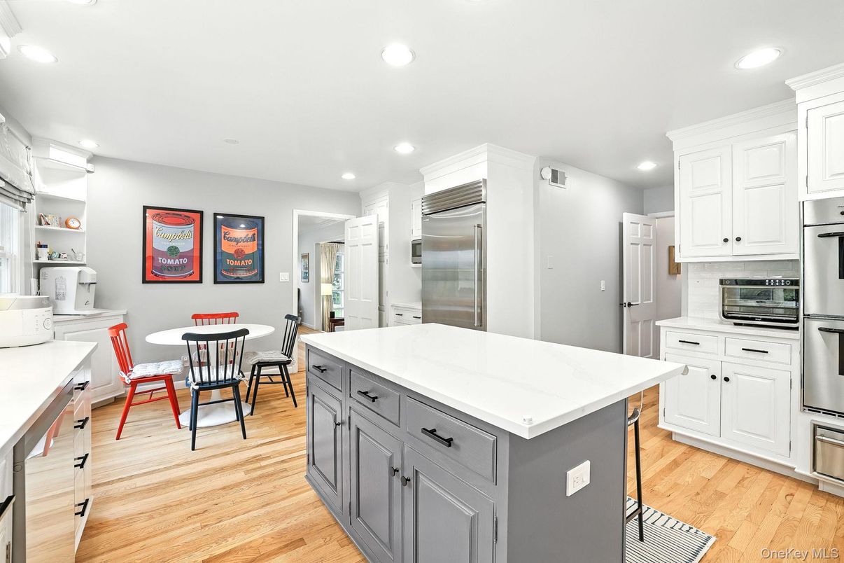 Dining room, Interior, Kitchen, Recessed Lighting, Stainless Steel Appliances, Wood Texture Flooring