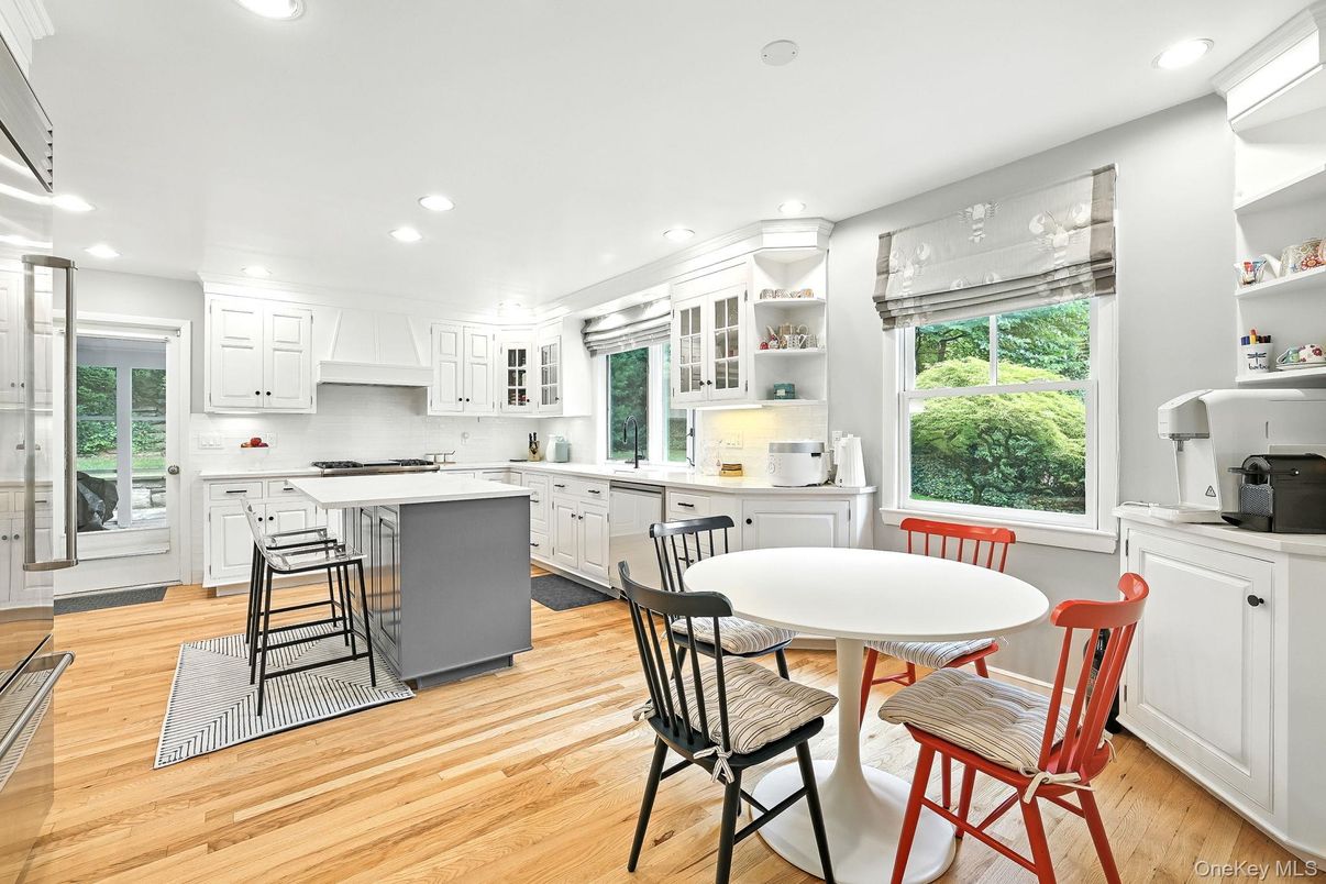 Dining room, Interior, Kitchen, Recessed Lighting, Stainless Steel Appliances, Wood Texture Flooring