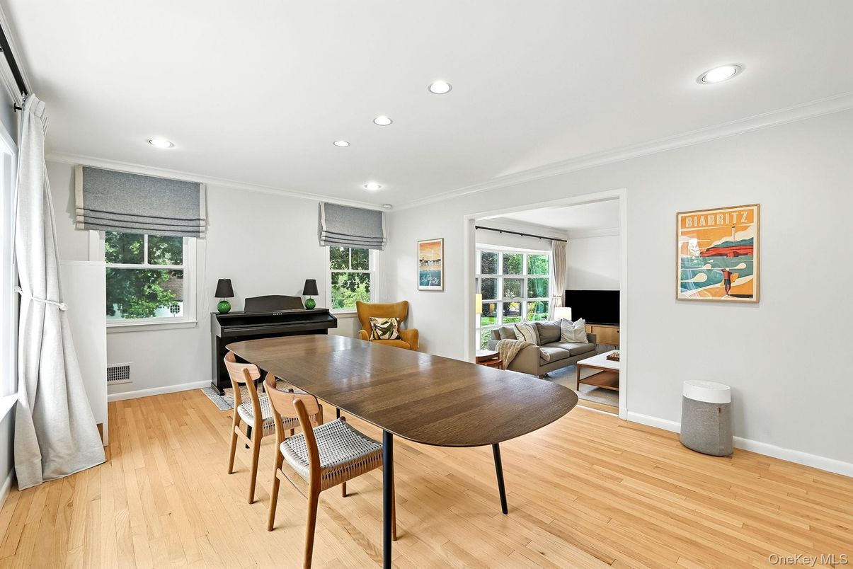 Dining room, Interior, Living room, Piano, Recessed Lighting, Wood Texture Flooring