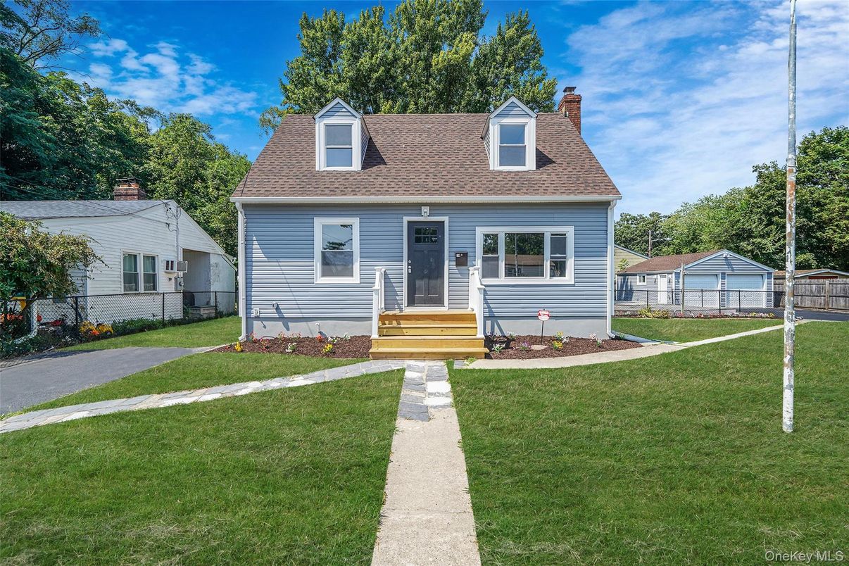 Exterior, Facade, Cape Cod