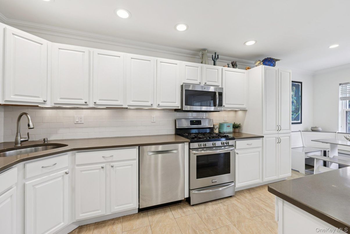 Dining room, Interior, Kitchen, Recessed Lighting, Stainless Steel Appliances, Wood Texture Flooring