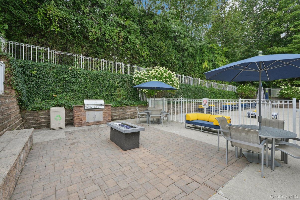 Exterior, Outdoor Kitchen