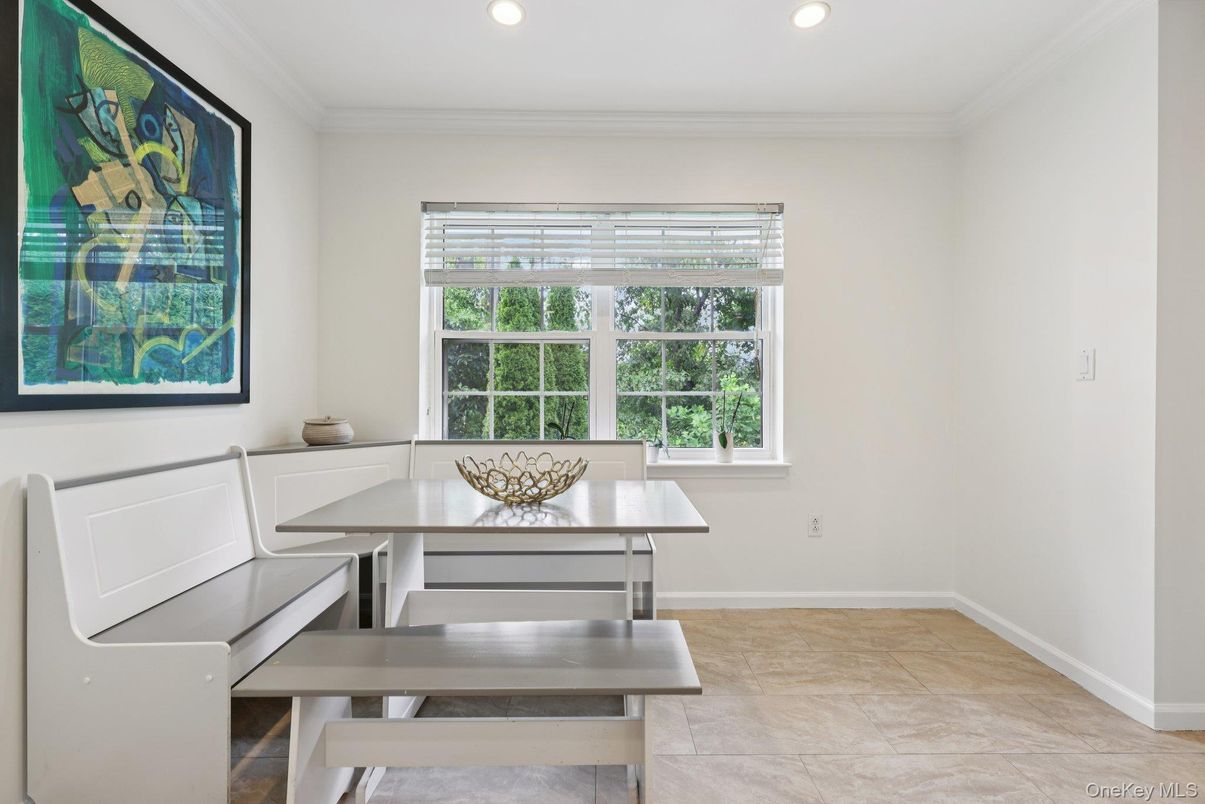 Dining room, Interior, Recessed Lighting