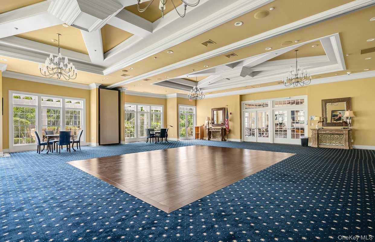 Chandelier, Dining room, Interior, Recessed Lighting, Wood Texture Flooring