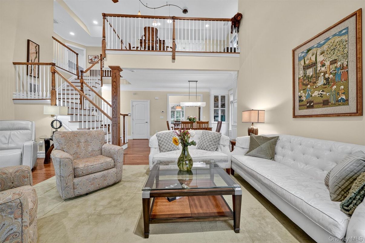 Dining room, Interior, Living room, Pendant Lights, Recessed Lighting, Wood Texture Flooring