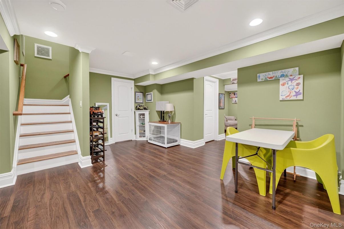 Interior, Recessed Lighting, Wood Texture Flooring