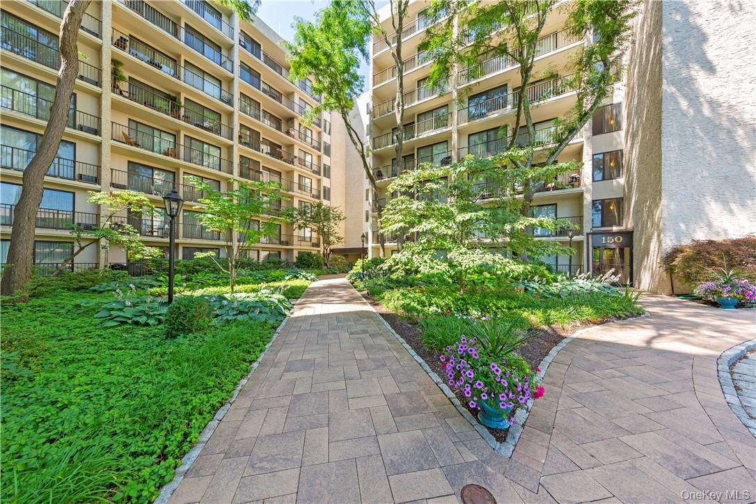 Exterior, Facade, Condo Building