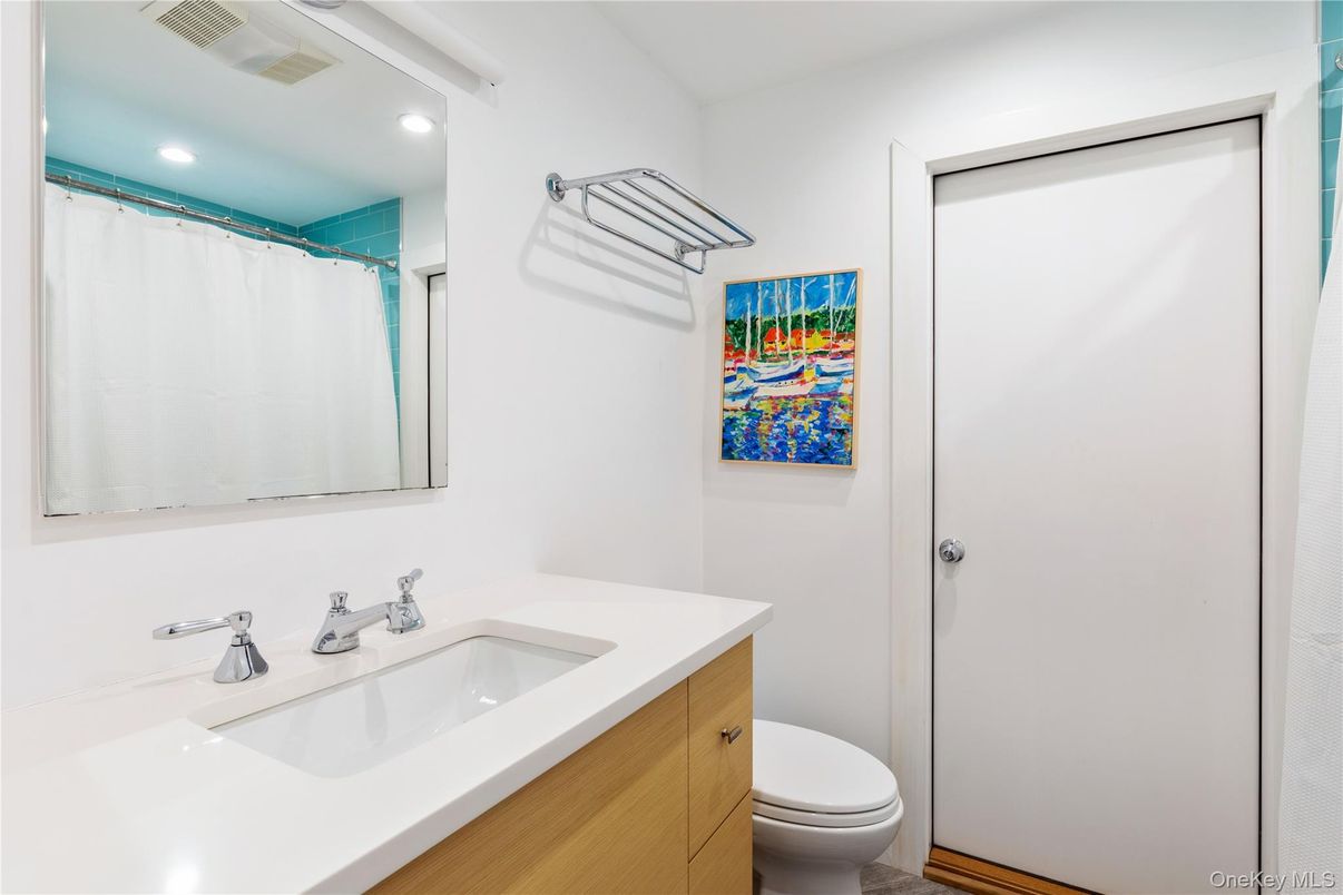Bathroom, Interior, Recessed Lighting