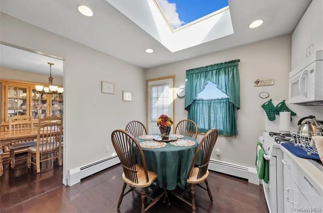 Chandelier, Dining room, Interior, Recessed Lighting, Wood Texture Flooring