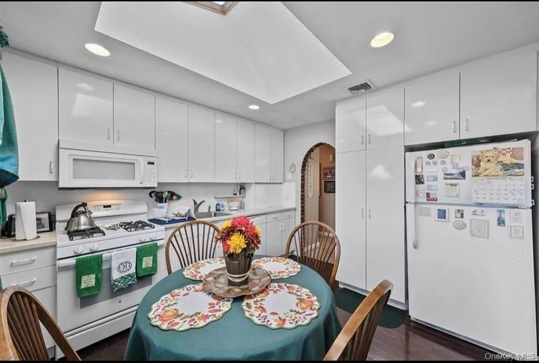 Dining room, Interior, Kitchen, Recessed Lighting, Wood Texture Flooring