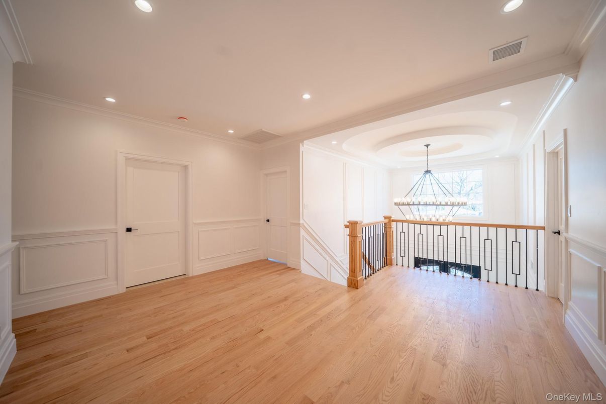 Interior, Pendant Lights, Recessed Lighting, Wood Texture Flooring