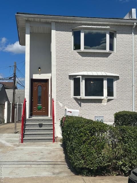 Exterior, Facade, Brick Facade, Rowhouse