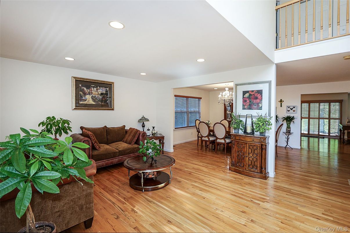 Chandelier, Dining room, Interior, Living room, Recessed Lighting, Wood Texture Flooring