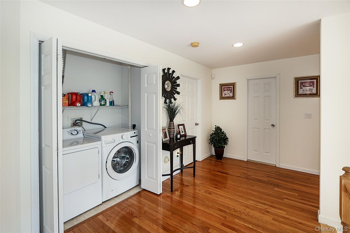 Interior, Recessed Lighting, Utility Closets, Washer, Wood Texture Flooring