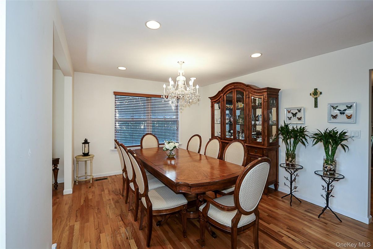 Chandelier, Dining room, Interior, Recessed Lighting, Wood Texture Flooring