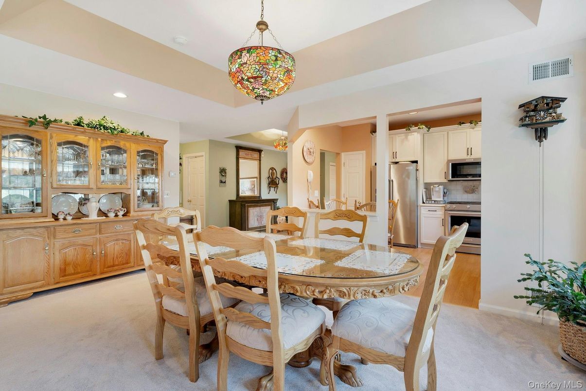 Dining room, Interior, Kitchen, Pendant Lights, Recessed Lighting, Stainless Steel Appliances