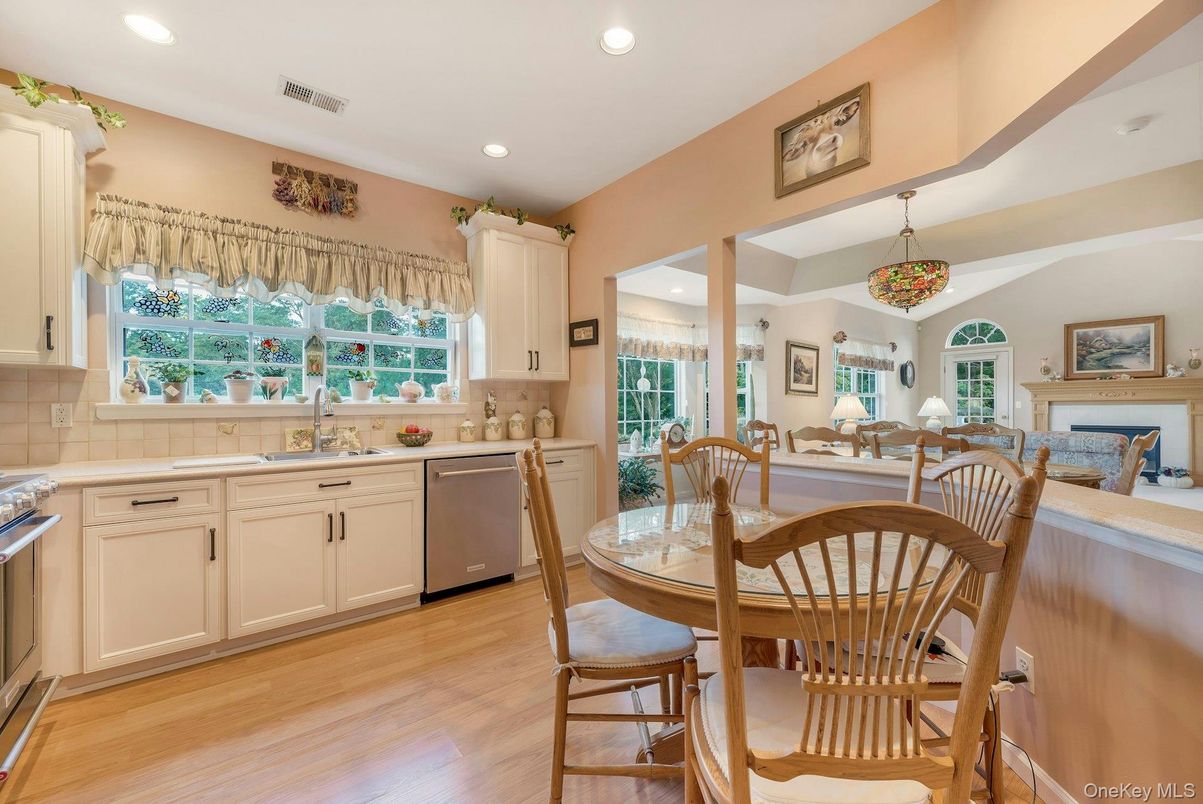 Dining room, Interior, Kitchen, Recessed Lighting, Wood Texture Flooring