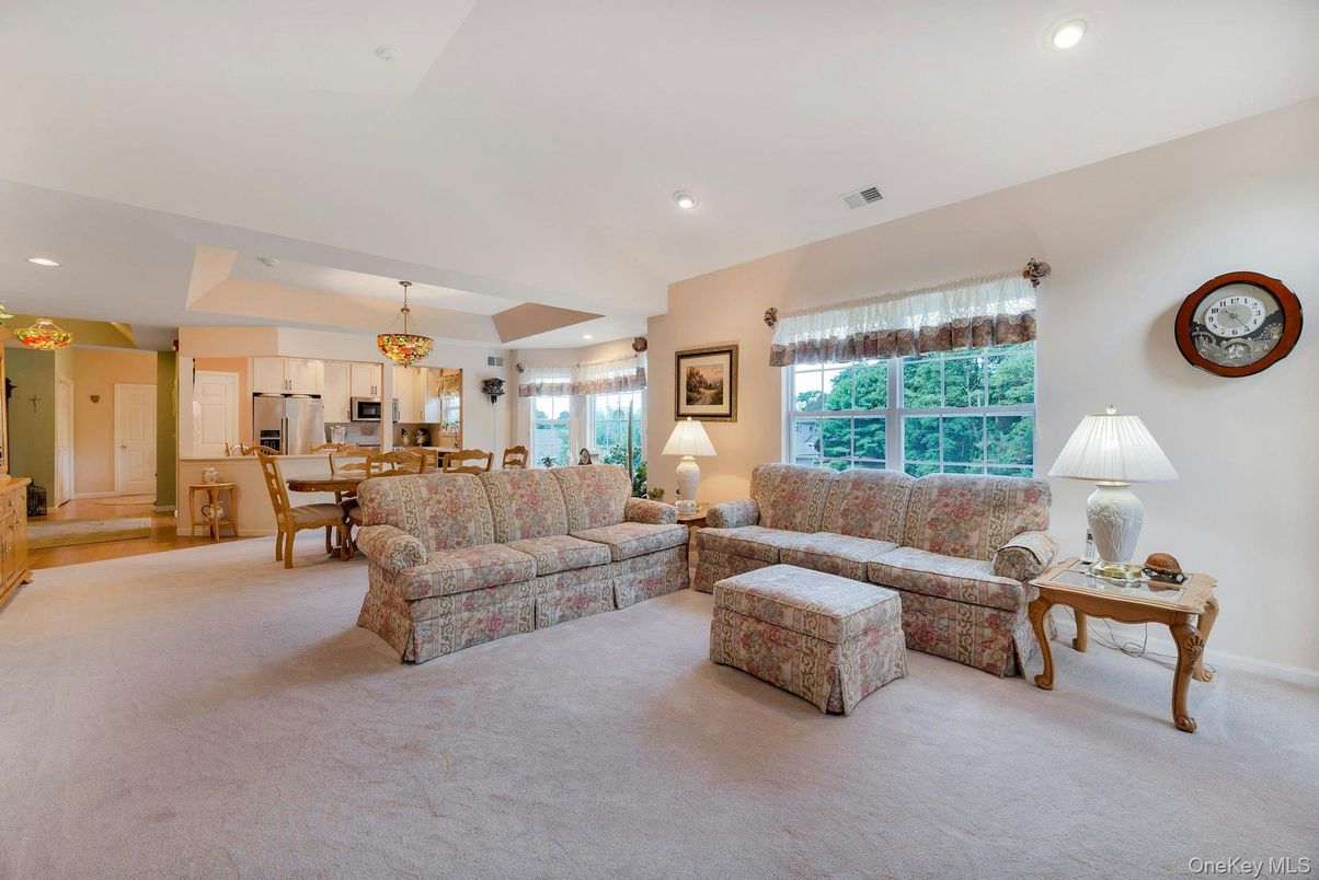 Dining room, Interior, Kitchen, Living room, Pendant Lights, Recessed Lighting, Stainless Steel Appliances
