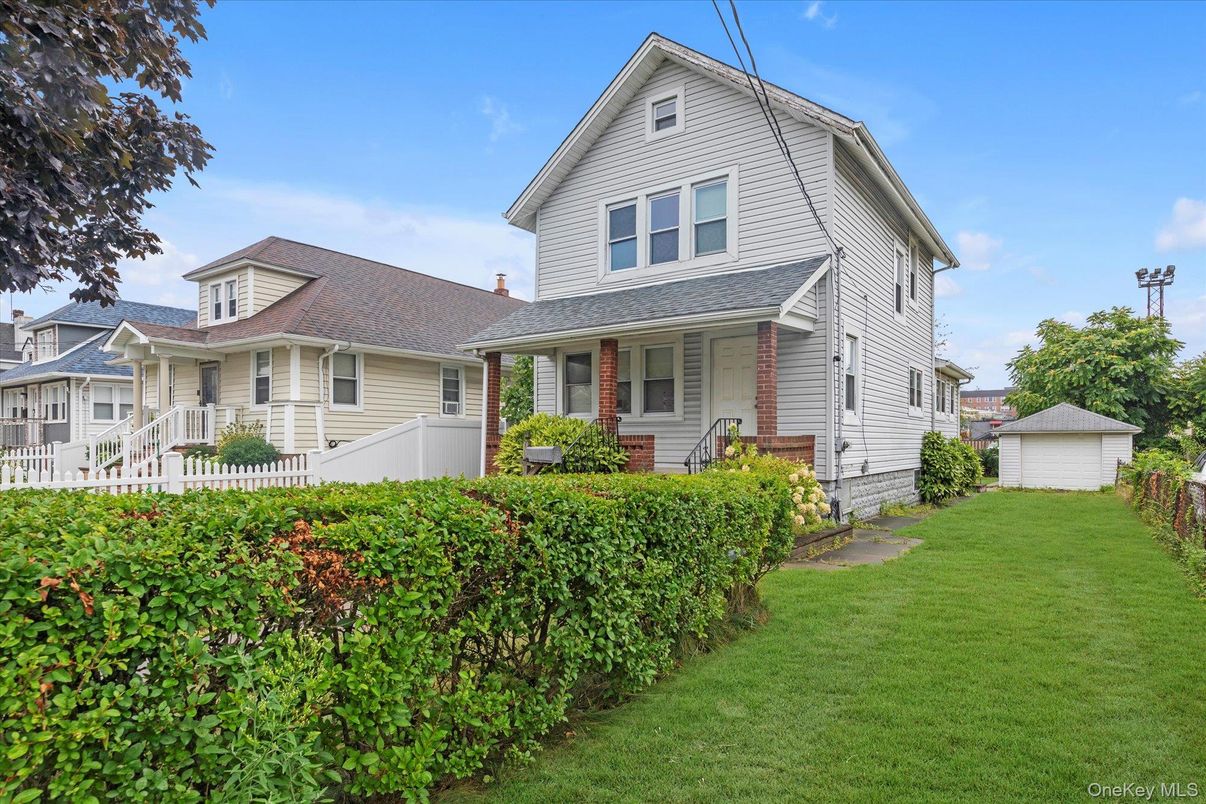 Exterior, Facade, Queen Anne Victorian