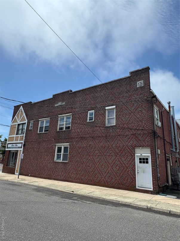 Exterior, Facade, Brick Facade, Rowhouse