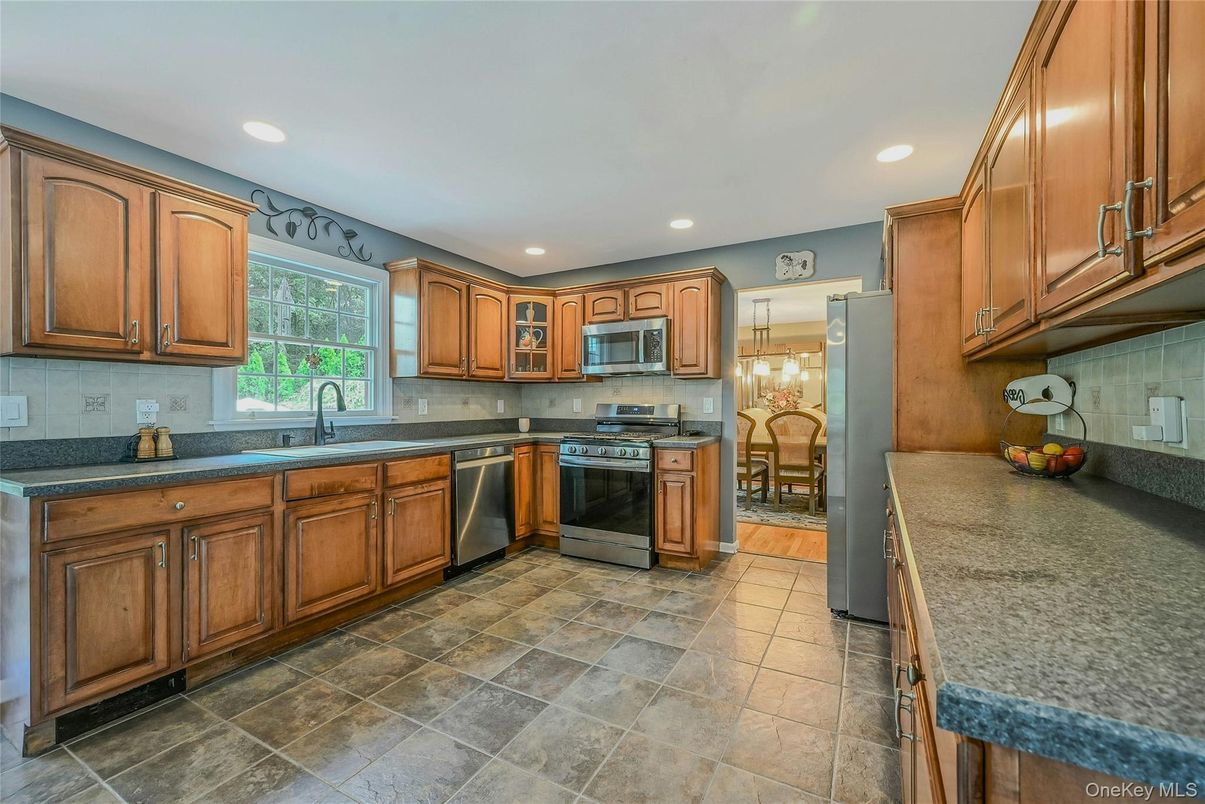 Dining room, Interior, Kitchen, Recessed Lighting, Stainless Steel Appliances