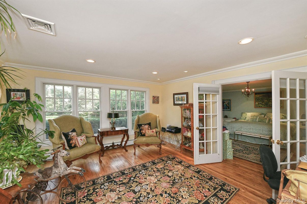 Chandelier, Interior, Living room, Recessed Lighting, Wood Texture Flooring