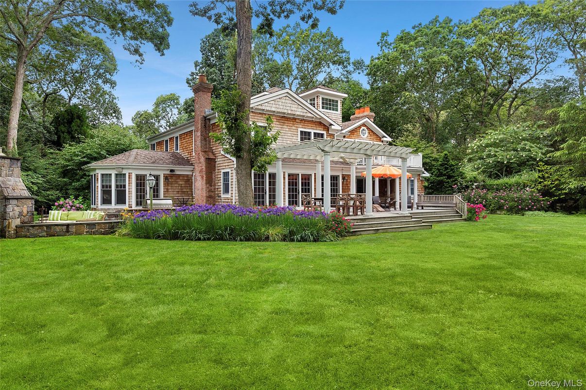 Backyard, Exterior, Facade, Brick Facade, Georgian