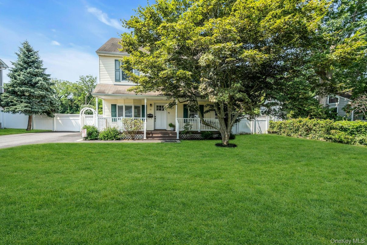 Backyard, Exterior, Facade, Queen Anne Victorian