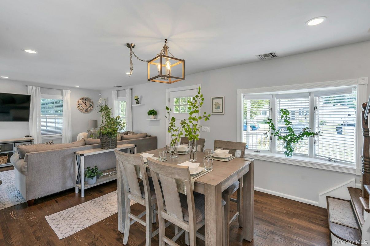 Dining room, Interior, Living room, Pendant Lights, Recessed Lighting, Wood Texture Flooring
