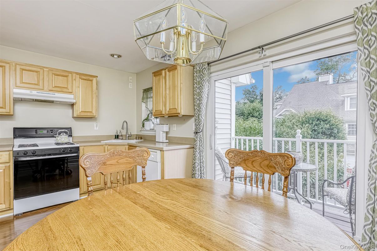 Chandelier, Dining room, Interior, Kitchen, Recessed Lighting, Wood Texture Flooring