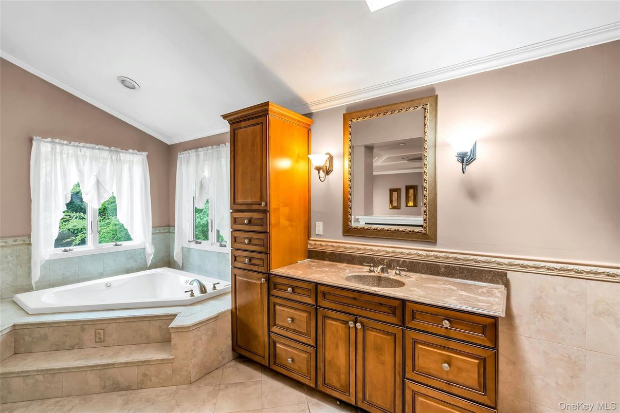 Bathroom, Interior, Recessed Lighting