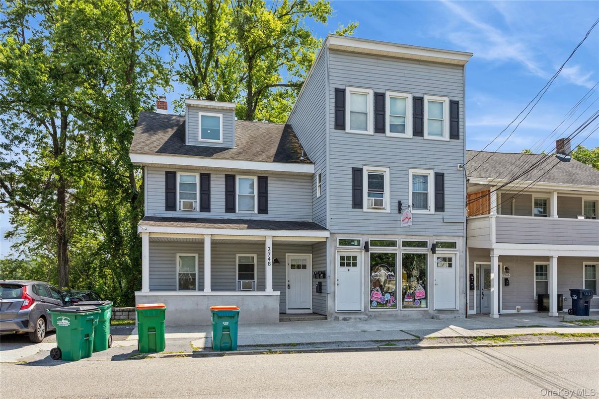 Exterior, Facade, American Foursquare