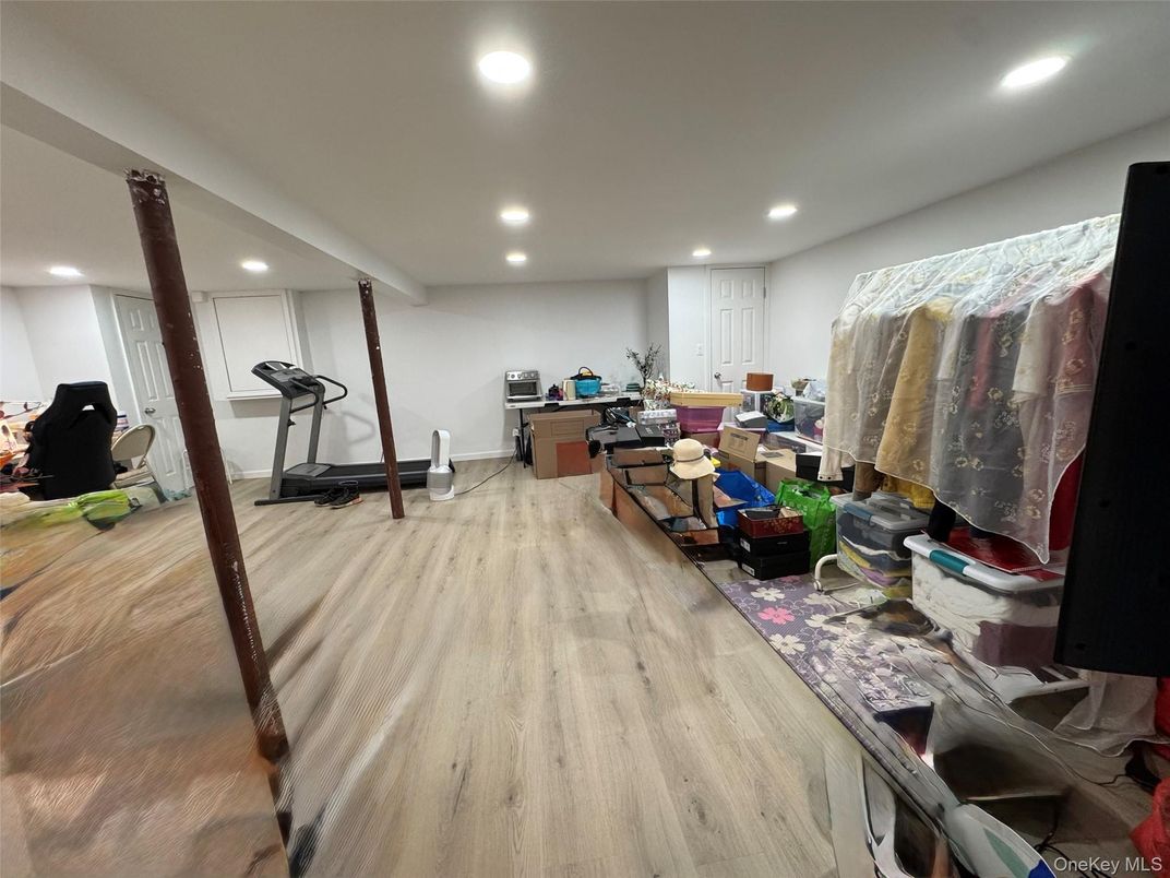 Fitness Equipment, Interior, Recessed Lighting, Wood Texture Flooring