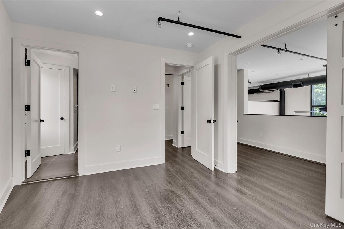 Empty room, Interior, Recessed Lighting, Wood Texture Flooring