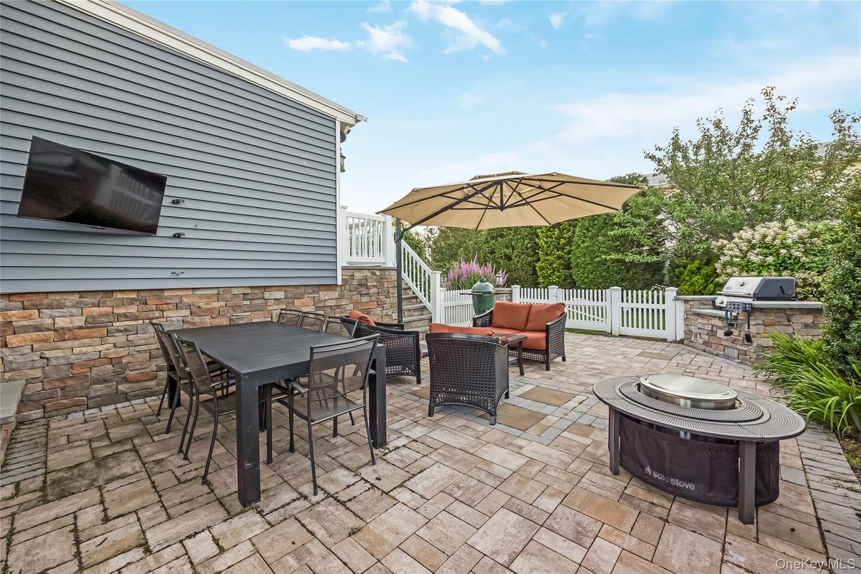 Exterior, Outdoor Kitchen