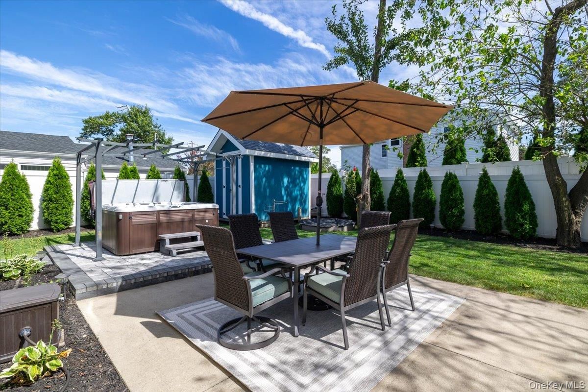 Exterior, Hot Tub