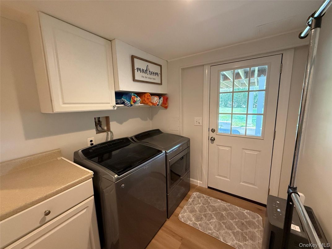 Interior, Washer, Wood Texture Flooring