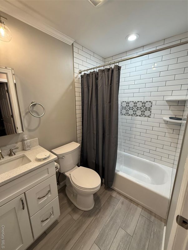 Bathroom, Interior, Recessed Lighting, Wood Texture Flooring
