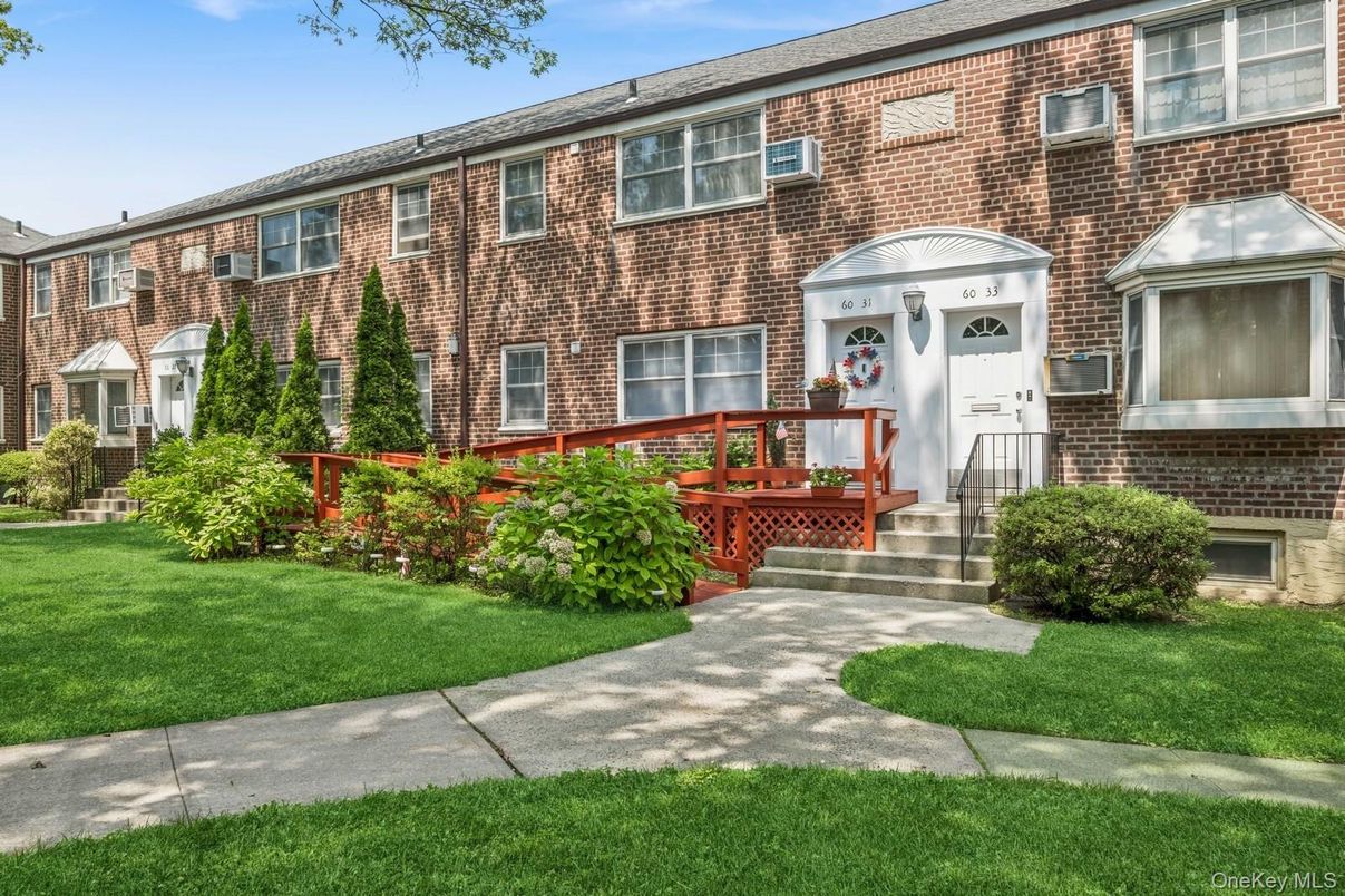 Exterior, Facade, Brick Facade, Georgian