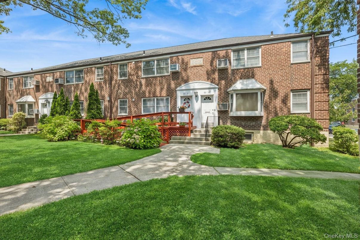 Exterior, Facade, Brick Facade, Georgian