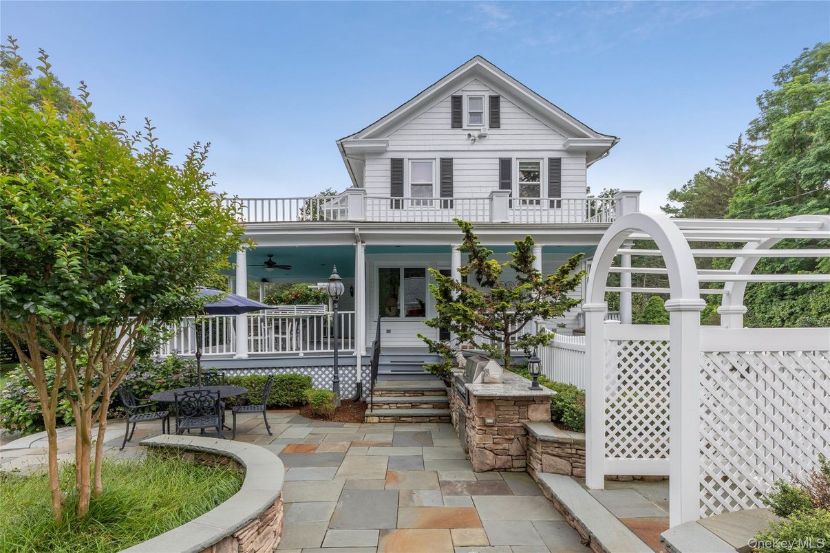 Exterior, Facade, Queen Anne Victorian