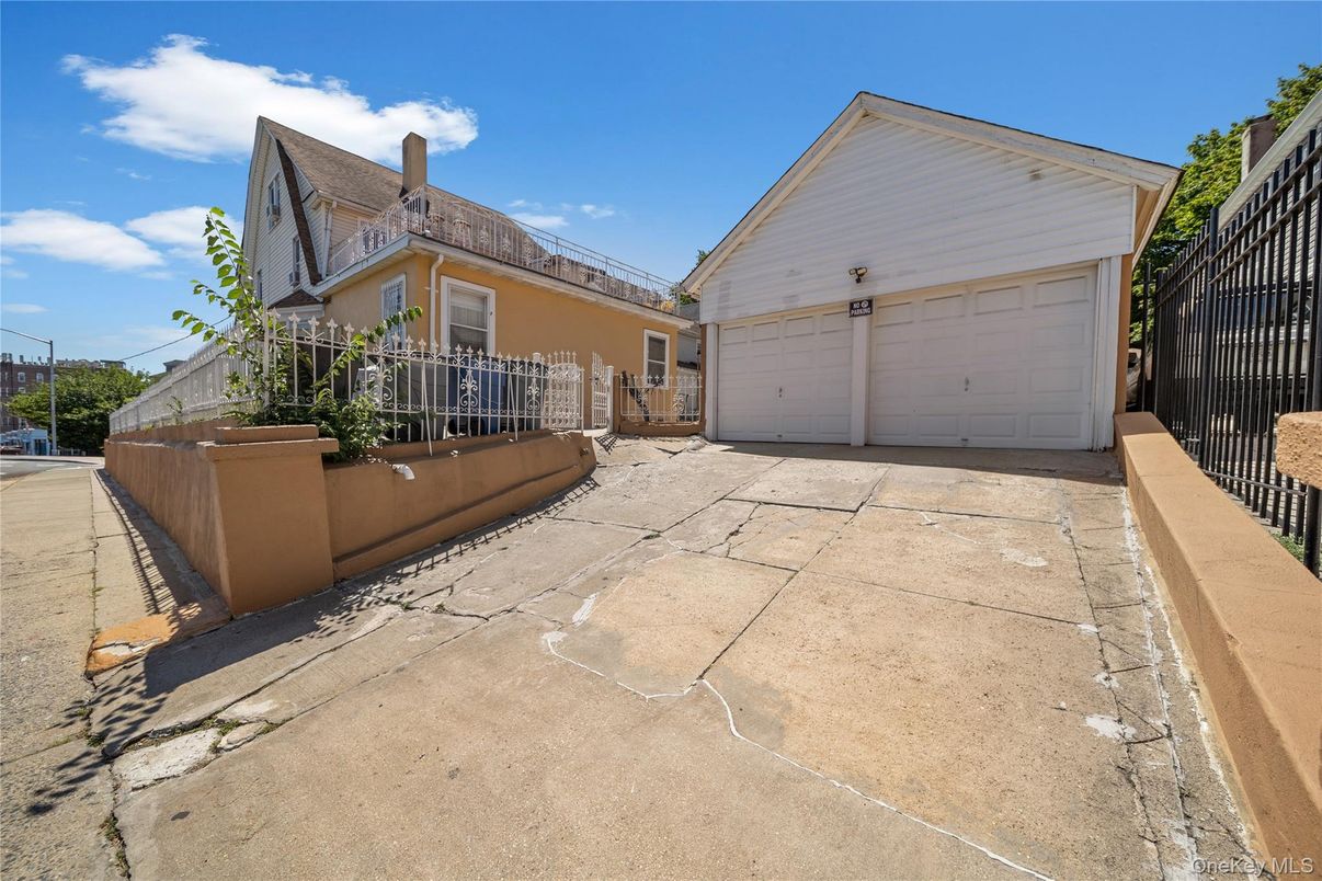 Detached Garage, Exterior